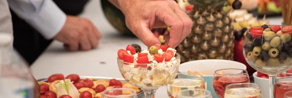 Vin d’honneur : combien de mises en bouche ?